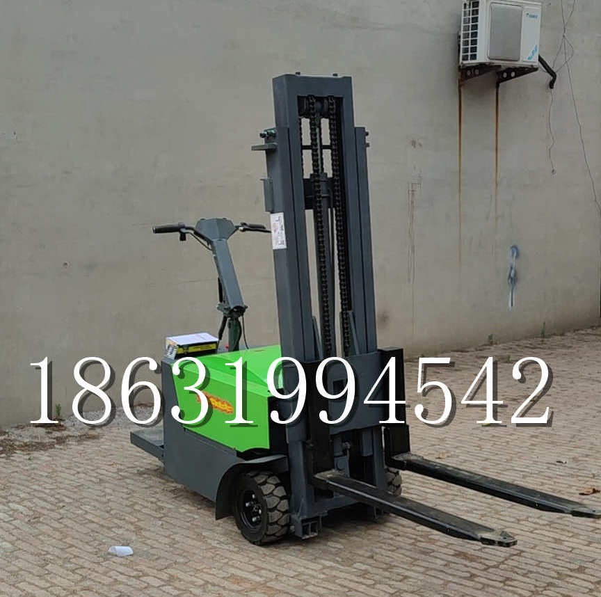 克山县优程全电动叉车插腿式堆高车液压装卸车1.5吨升高小型站驾式铲车